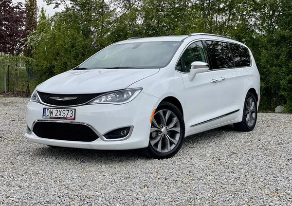 Chrysler Pacifica cena 139900 przebieg: 120000, rok produkcji 2020 z Krosno